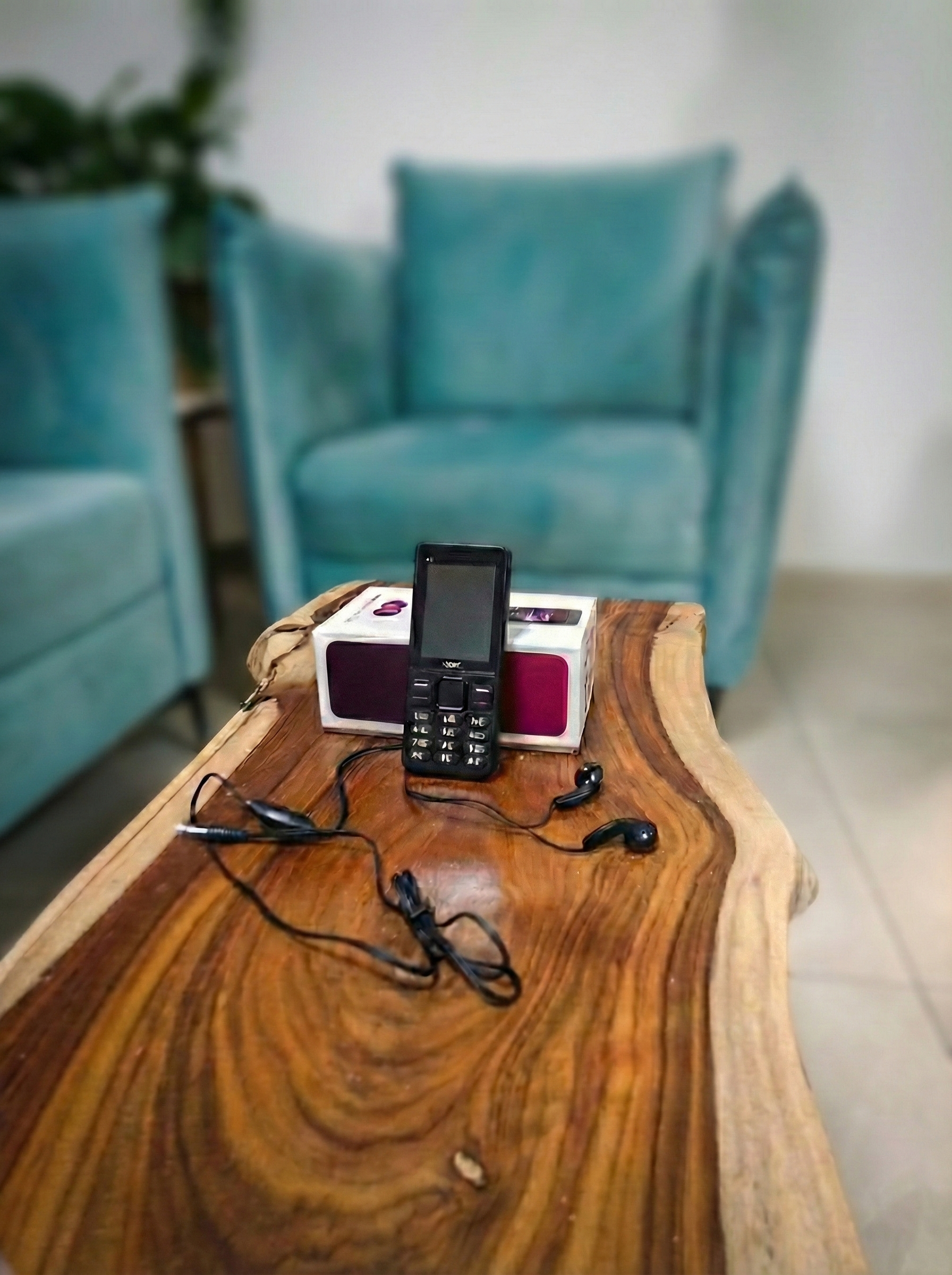 Phone&Pack&HeadPhones on Table